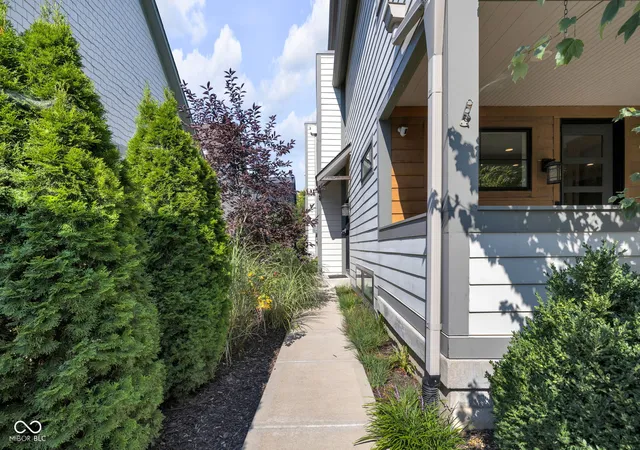 Photo 2 of Single family home for sale at 1544 Bellefontaine St, Indianapolis, IN 46202 | MLS# 22124860 | Listing updated on 2026-09-22