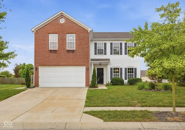 Single family home for sale at 1102 Maple Run Dr, Sheridan, IN 46069 | MLS# 22124863