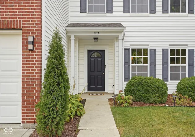 Photo 2 of Single family home for sale at 1102 Maple Run Dr, Sheridan, IN 46069 | MLS# 22124863 | Listing updated on 2026-09-28