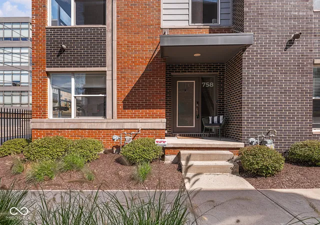 Photo 2 of Single family home for sale at 758 Pierson St, Indianapolis, IN 46204 | MLS# 22124911 | Listing updated on 2026-09-18