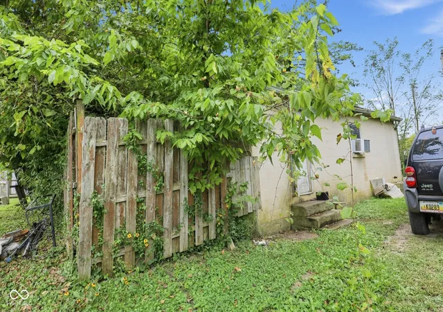 Photo 3 of Sale Pending at 7918 S Nineveh Rd, Nineveh, IN 46164 | MLS# 22125280 | Listing updated on 2026-10-01