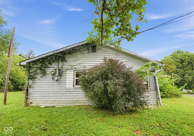 Photo 3 of Sale Pending at 7918 S Nineveh Rd, Nineveh, IN 46164 | MLS# 22125280 | Listing updated on 2026-10-01
