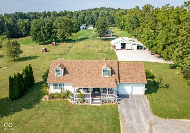 Photo 3 of Single family home for sale at 1195 E County Rd 1000 S, Cloverdale, IN 46120 | MLS# 22125394 | Listing updated on 2026-09-18
