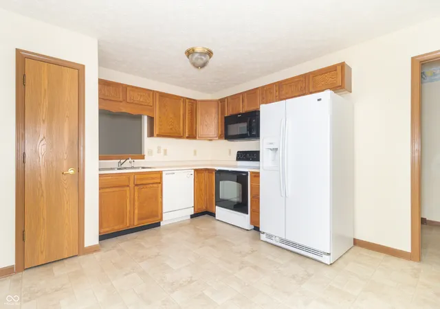 Photo 3 of Single family home for sale at 1459 Cypress Dr, Greenfield, IN 46140 | MLS# 22125488 | Listing updated on 2026-10-05