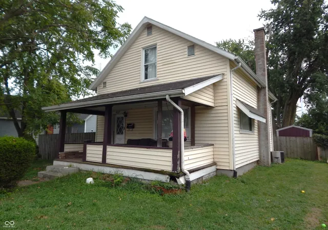 Photo 3 of Single family home for sale at 407 E College St, Crawfordsville, IN 47933 | MLS# 22125498 | Listing updated on 2026-09-17