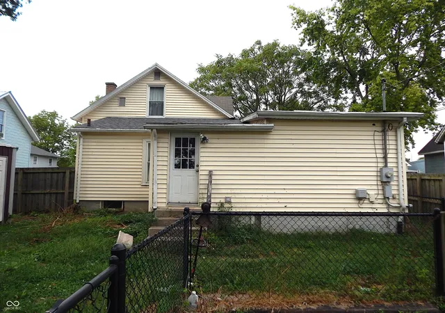 Photo 4 of Single family home for sale at 407 E College St, Crawfordsville, IN 47933 | MLS# 22125498 | Listing updated on 2026-09-17