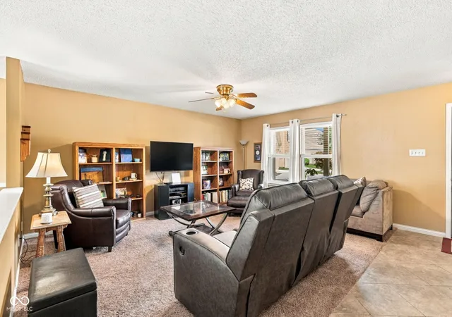 Photo 4 of Single family home for sale at 6852 Maywood Cir, Avon, IN 46123 | MLS# 22125575 | Listing updated on 2026-09-17