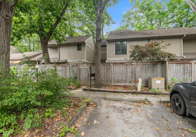 Photo 2 of Condo for sale at 4206 Woodsage Tr, Indianapolis, IN 46237 | MLS# 22125656 | Listing updated on 2026-09-18