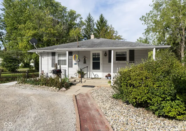 Photo 3 of Sale Pending at 602 Macy Dr, Frankfort, IN 46041 | MLS# 22125708 | Listing updated on 2026-09-18