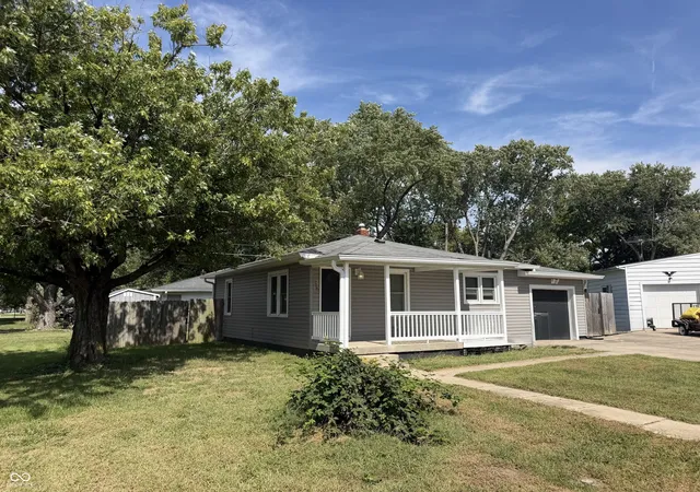 Photo 3 of Single family home for sale at 708 Charles St, Anderson, IN 46017 | MLS# 22125744 | Listing updated on 2026-09-22