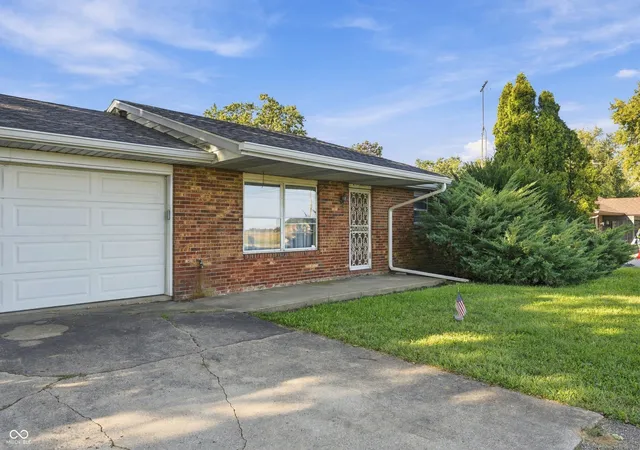 Photo 3 of Single family home for sale at 1401 E State Rd 28, Muncie, IN 47303 | MLS# 22125876 | Listing updated on 2026-09-17