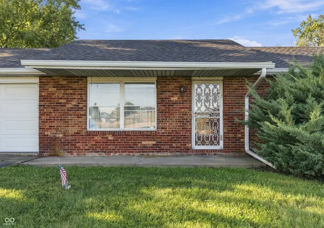Photo 3 of Single family home for sale at 1401 E State Rd 28, Muncie, IN 47303 | MLS# 22125876 | Listing updated on 2026-09-17