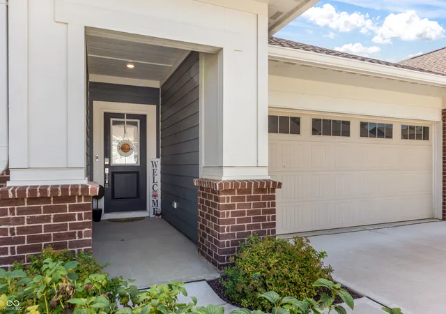 Photo 2 of Single family home for sale at 5189 Bayberry Ct, Whitestown, IN 46075 | MLS# 22125944 | Listing updated on 2026-10-08
