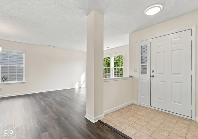 Photo 4 of Single family home for sale at 6538 Abby Ln, Zionsville, IN 46077 | MLS# 22125953 | Listing updated on 2026-10-06