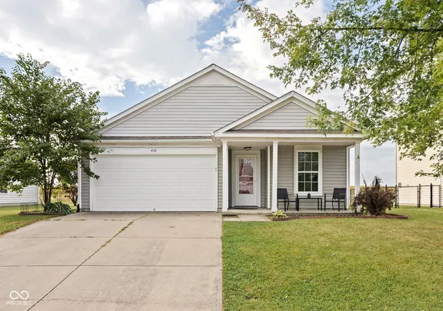 Photo 1 of Single family home for sale at 410 W Warrior Ct, Sheridan, IN 46069 | MLS# 22126023 | Listing updated on 2026-09-30