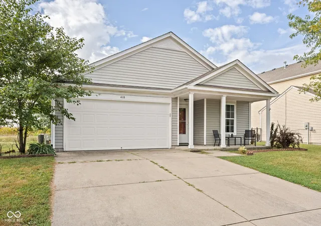 Photo 2 of Single family home for sale at 410 W Warrior Ct, Sheridan, IN 46069 | MLS# 22126023 | Listing updated on 2026-09-30