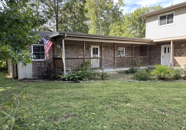 Photo 3 of Sale Pending at 1656 S 150 W, Greenfield, IN 46140 | MLS# 22126024 | Listing updated on 2026-10-01