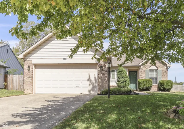 Photo 2 of Single family home for sale at 8526 Country Meadows Dr, Indianapolis, IN 46234 | MLS# 22126030 | Listing updated on 2026-09-18