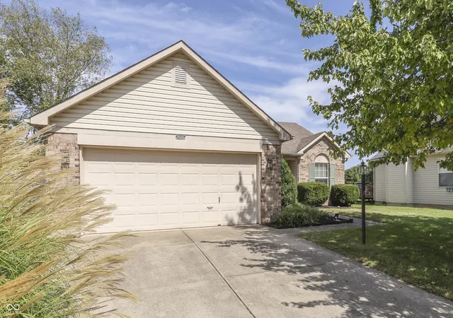Photo 3 of Single family home for sale at 8526 Country Meadows Dr, Indianapolis, IN 46234 | MLS# 22126030 | Listing updated on 2026-09-18