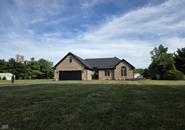 Photo 1 of Sale Pending at 6694 E County Rd 900 N, Brownsburg, IN 46112 | MLS# 22126072 | Listing updated on 2026-09-18