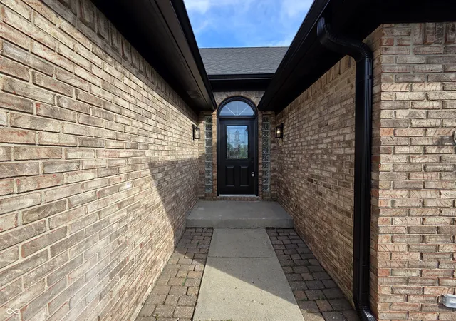 Photo 2 of Sale Pending at 6694 E County Rd 900 N, Brownsburg, IN 46112 | MLS# 22126072 | Listing updated on 2026-09-18