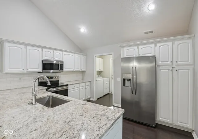 Photo 4 of Condo for sale at 16613 Brownstone Ct, Westfield, IN 46074 | MLS# 22126073 | Listing updated on 2026-09-18