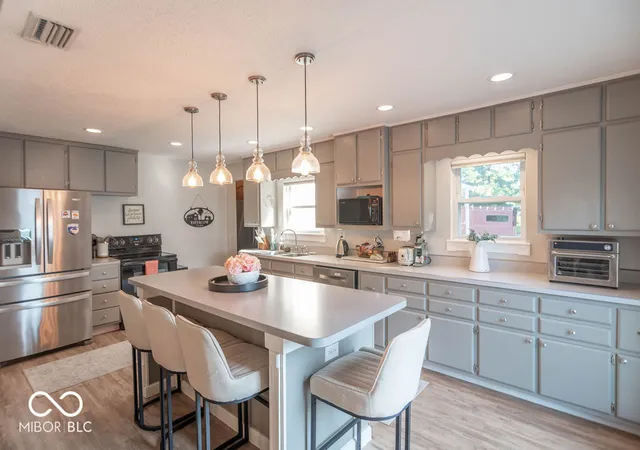 Photo 4 of Single family home for sale at 71 W County Rd 500 S, Clayton, IN 46118 | MLS# 22126138 | Listing updated on 2026-09-16