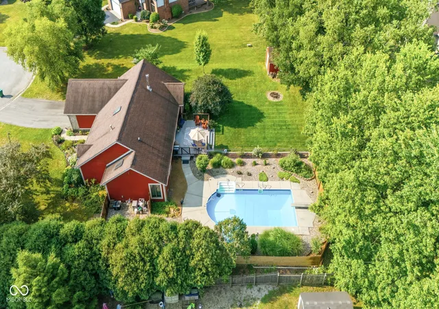 Photo 2 of Sale Pending at 6056 Canterbury Ct, Pittsboro, IN 46167 | MLS# 22126151 | Listing updated on 2026-09-22