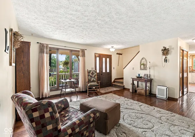 Photo 3 of Sale Pending at 6056 Canterbury Ct, Pittsboro, IN 46167 | MLS# 22126151 | Listing updated on 2026-09-22