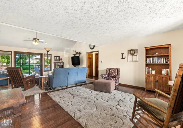 Photo 3 of Sale Pending at 6056 Canterbury Ct, Pittsboro, IN 46167 | MLS# 22126151 | Listing updated on 2026-09-22