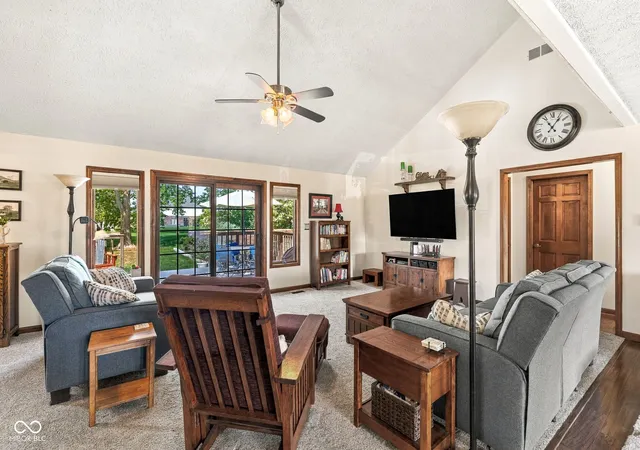 Photo 4 of Sale Pending at 6056 Canterbury Ct, Pittsboro, IN 46167 | MLS# 22126151 | Listing updated on 2026-09-22