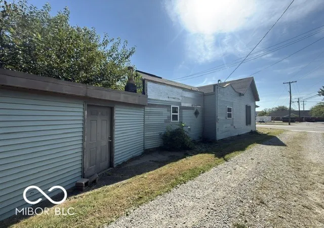 Photo 3 of Single family home for sale at 315 E 4th Street, Seymour, IN 47274 | MLS# 22126186 | Listing updated on 2026-09-18