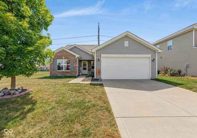 Photo 1 of Single family home for sale at 5785 White Pine Rd, Whitestown, IN 46075 | MLS# 22126233 | Listing updated on 2026-10-05