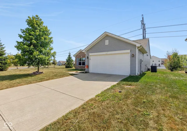 Photo 2 of Single family home for sale at 5785 White Pine Rd, Whitestown, IN 46075 | MLS# 22126233 | Listing updated on 2026-10-05