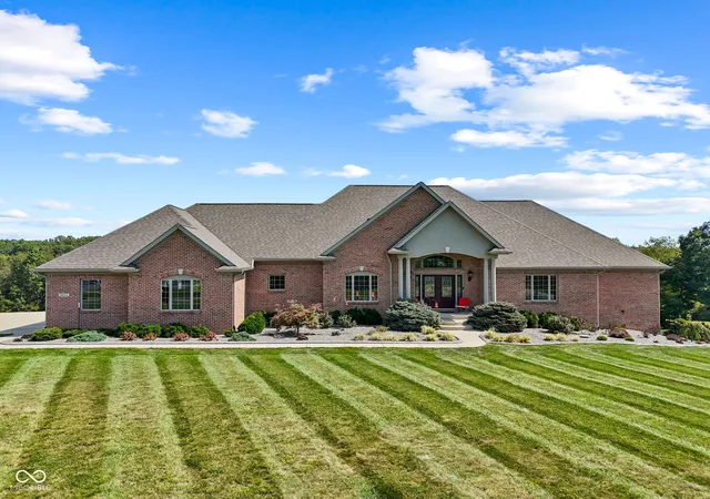 Photo 2 of Single family home for sale at 3199 Falcon Crst Dr, Martinsville, IN 46151 | MLS# 22126248 | Listing updated on 2026-09-17