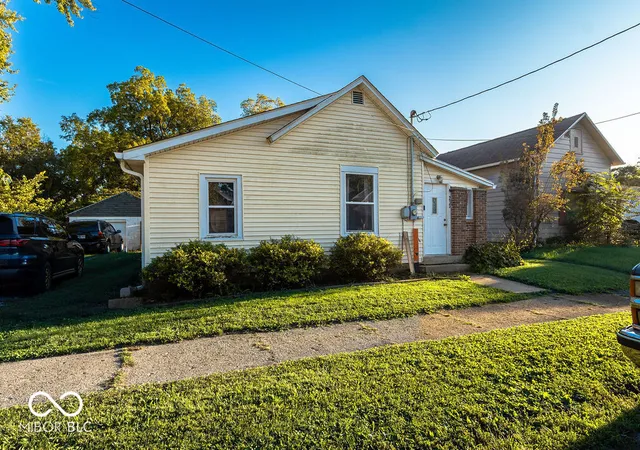 Photo 1 of Single family home for sale at 215 E Maple St, Spiceland, IN 47385 | MLS# 22126265 | Listing updated on 2026-09-21