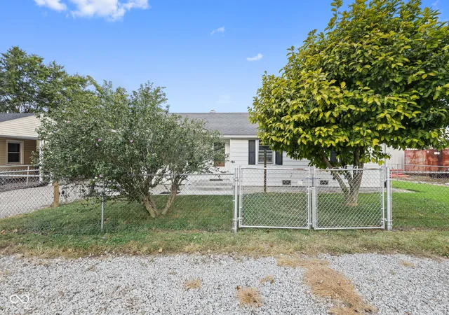 Photo 3 of Sale Pending at 960 Duane St, Franklin, IN 46131 | MLS# 22126273 | Listing updated on 2026-09-23