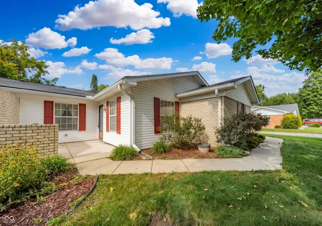 Photo 2 of Condo for sale at 4329 Commons Dr, Anderson, IN 46013 | MLS# 22126278 | Listing updated on 2026-09-22