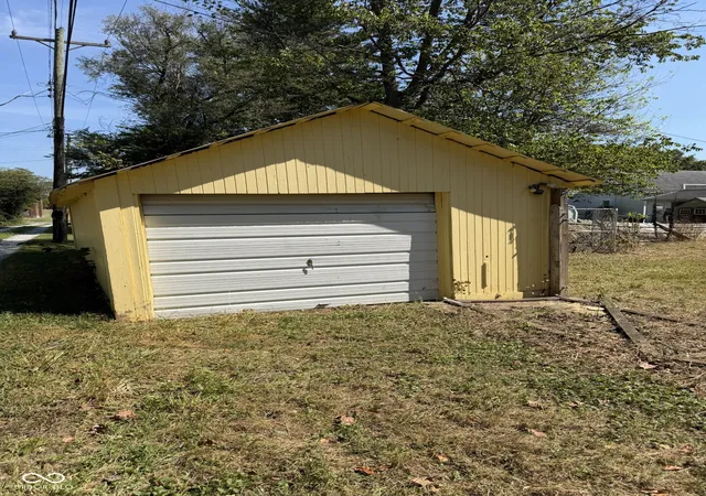 Photo 3 of Single family home for sale at 518 West 5th, Seymour, IN 47274 | MLS# 22126290 | Listing updated on 2026-09-16