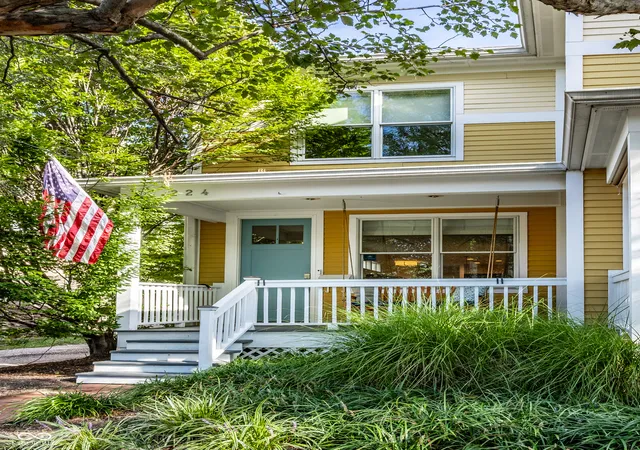 Photo 3 of Single family home for sale at 224 E 10th Street, Indianapolis, IN 46202 | MLS# 22126299 | Listing updated on 2026-09-17