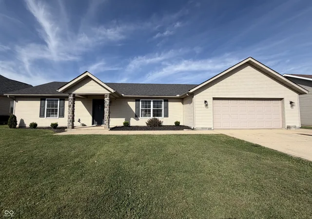 Photo 1 of Sale Pending at 1009 S Creek Dr W, Greensburg, IN 47240 | MLS# 22126341 | Listing updated on 2026-09-18