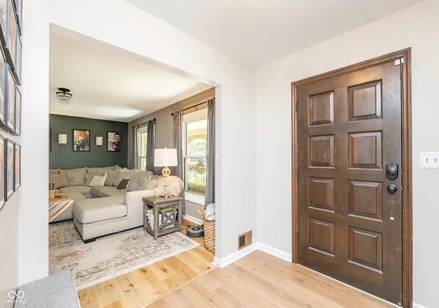 Photo 4 of Single family home for sale at 1916 Hillcrest Ave, Anderson, IN 46011 | MLS# 22126363 | Listing updated on 2026-09-16