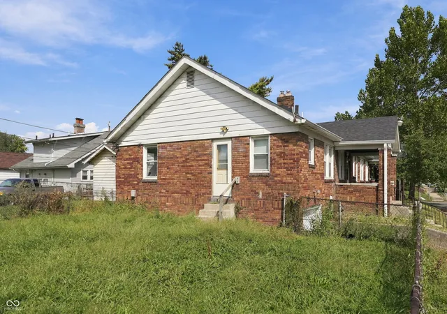 Photo 3 of Sale Pending at 1020 N Grant Ave, Indianapolis, IN 46201 | MLS# 22126367 | Listing updated on 2026-09-21