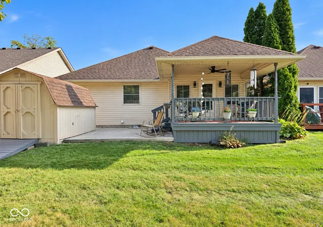 Photo 2 of Single family home for sale at 542 Silver Fox Ct, Indianapolis, IN 46217 | MLS# 22126375 | Listing updated on 2026-10-02