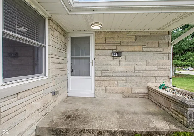 Photo 3 of Single family home for sale at 4404 Columbus Ave, Anderson, IN 46013 | MLS# 22126384 | Listing updated on 2026-09-16