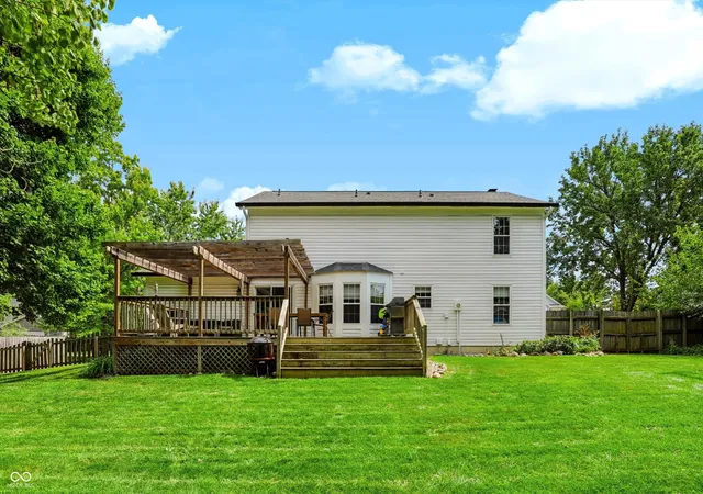 Photo 2 of Sale Pending at 14618 Shadow Lakes Dr E, Carmel, IN 46032 | MLS# 22126387 | Listing updated on 2026-09-23