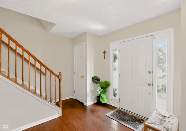 Photo 3 of Sale Pending at 14618 Shadow Lakes Dr E, Carmel, IN 46032 | MLS# 22126387 | Listing updated on 2026-09-23