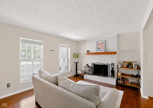 Photo 4 of Sale Pending at 14618 Shadow Lakes Dr E, Carmel, IN 46032 | MLS# 22126387 | Listing updated on 2026-09-23