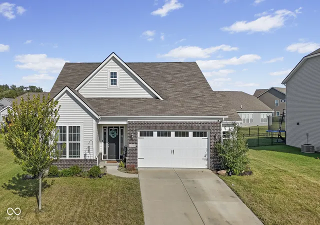 Photo 2 of Single family home for sale at 1275 Tanager, Greenwood, IN 46143 | MLS# 22126434 | Listing updated on 2026-09-16