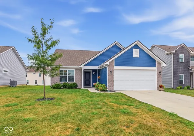 Photo 3 of Single family home for sale at 1591 N Sailboat Dr, Greenfield, IN 46140 | MLS# 22126442 | Listing updated on 2026-09-29